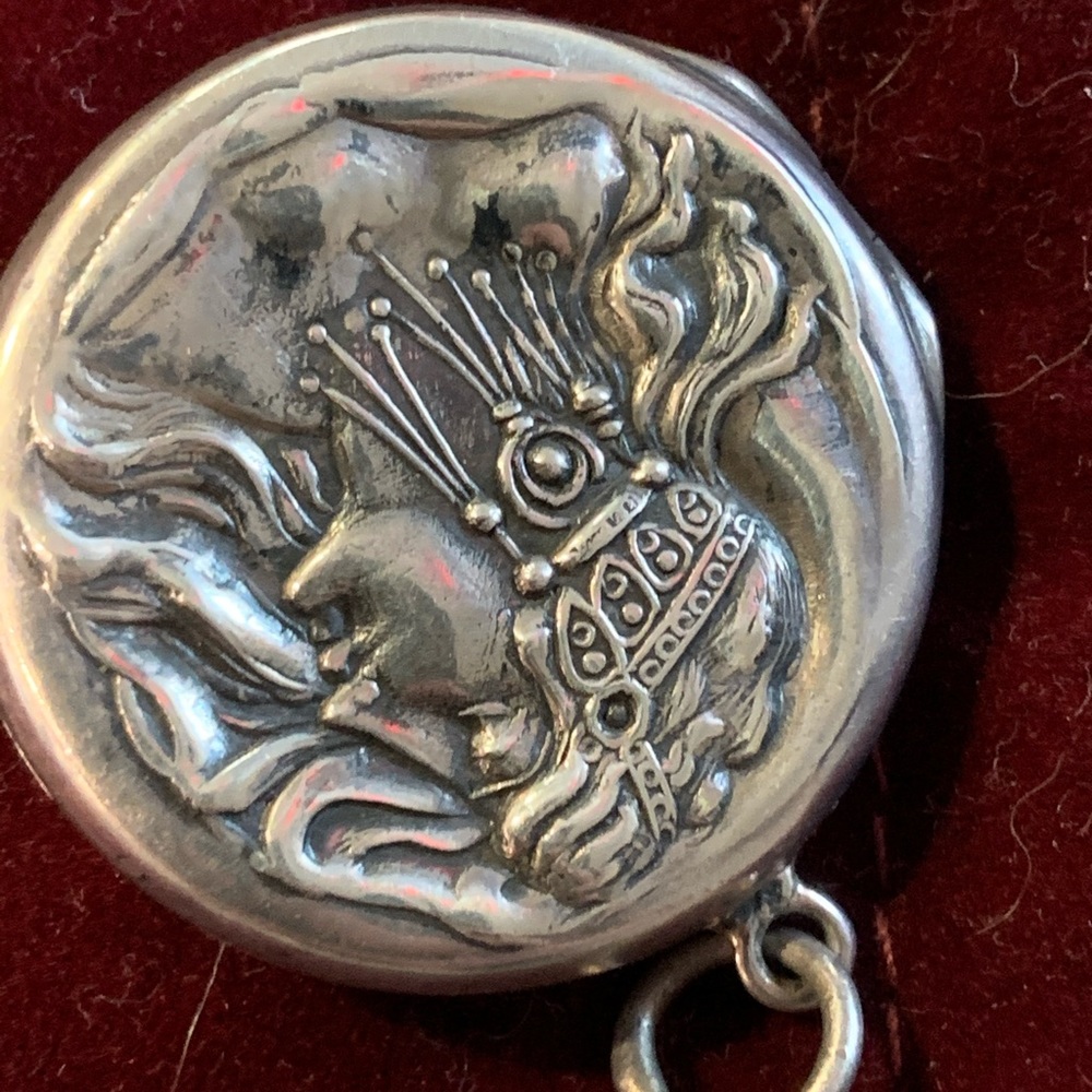 Locket pendant